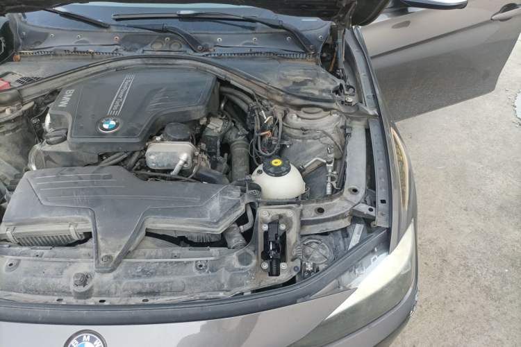 Used BMW 3 Series 2013 320i Active Edition Engine Bay Left