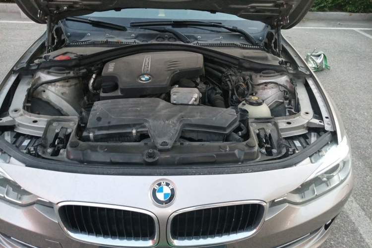 Used BMW 3 Series 2013 320Li Fashion Model Engine Bay