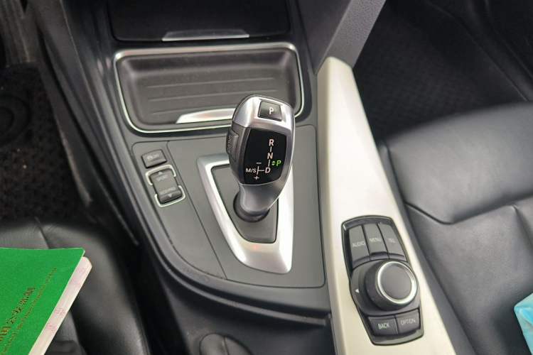 Used BMW 3 Series 2013 320i Sport Edition Gear Lever