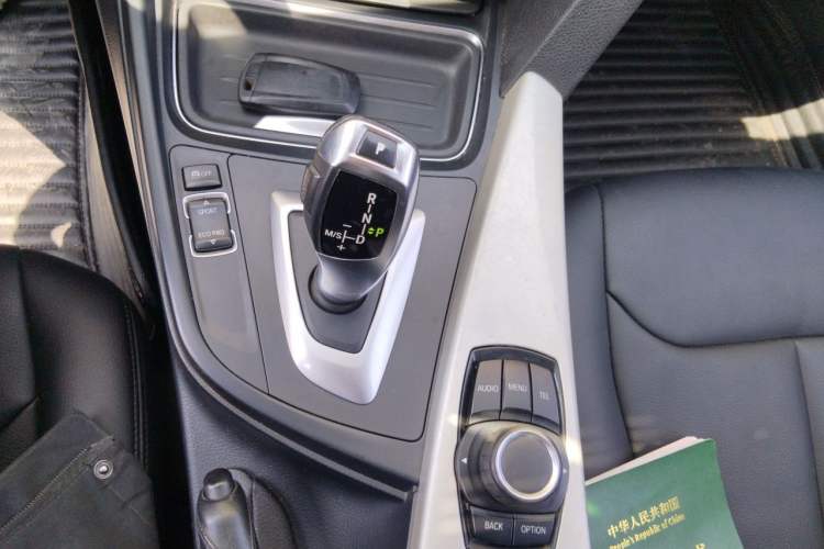 Used BMW 3 Series 2013 320i Sport Edition Gear Lever