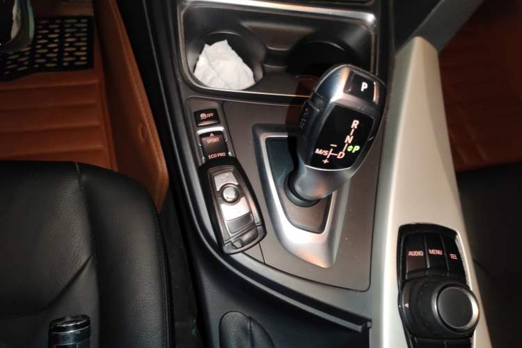 Used BMW 3 Series 2013 320i Sport Edition Gear Lever