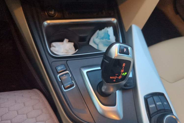 Used BMW 3 Series 2013 320i Sport Edition Gear Lever