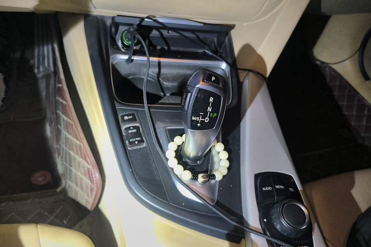 Used BMW 3 Series 2013 320i Sport Edition Gear Lever