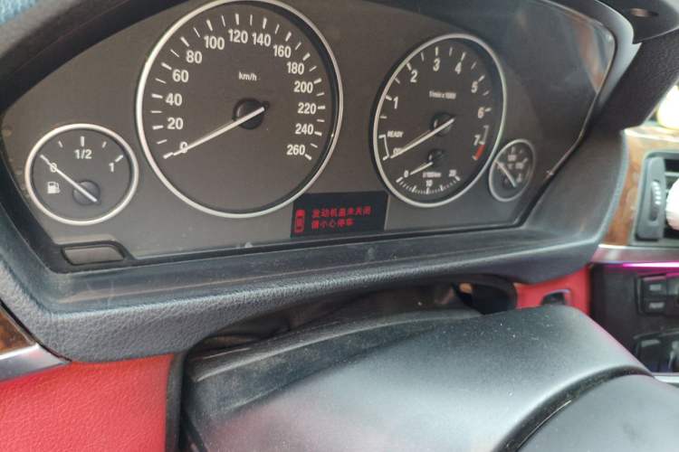 Used BMW 3 Series 2013 320Li Fashion Model Odometer Close Up