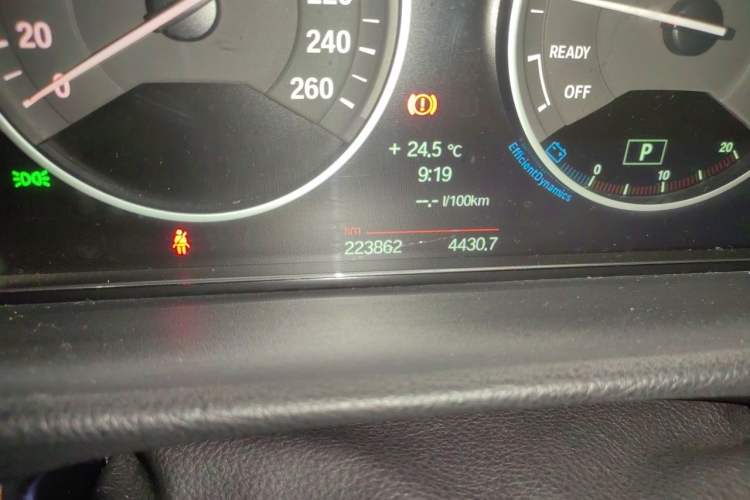 Used BMW 3 Series 2013 Facelift 320Li Fashion Design Package Odometer Close Up