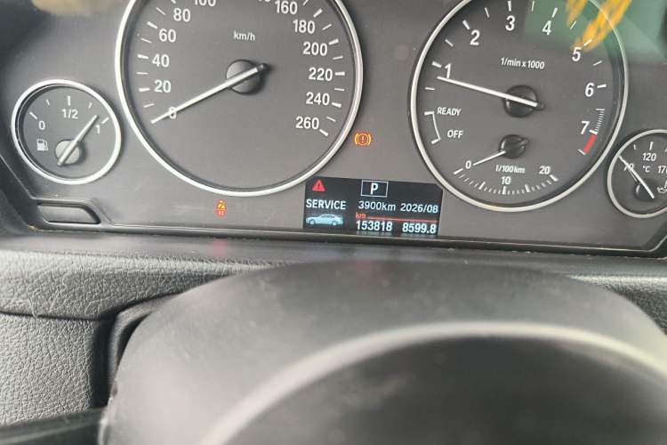 Used BMW 3 Series 2013 320i Sport Edition Odometer Close Up