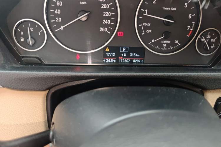 Used BMW 3 Series 2013 320Li Fashion Model Odometer Close Up