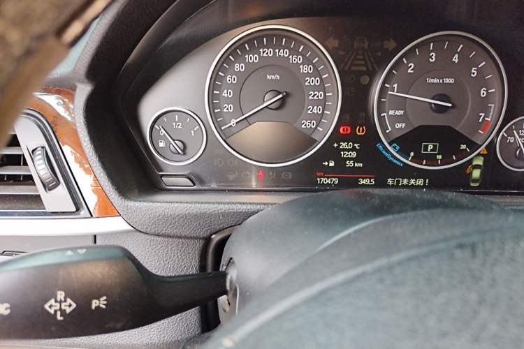 Used BMW 3 Series 2013 320Li Luxury Design Package Odometer Close Up