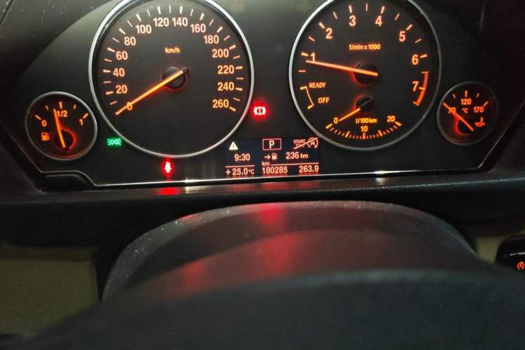 Used BMW 3 Series 2013 316i Active Edition Odometer Close Up