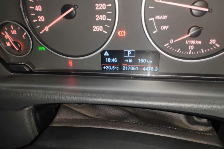 Used BMW 3 Series 2013 320i Sport Edition Odometer Close Up
