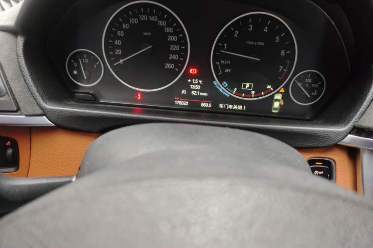 Used BMW 3 Series 2013 Facelifted 320Li Luxury Design Package Odometer Close Up
