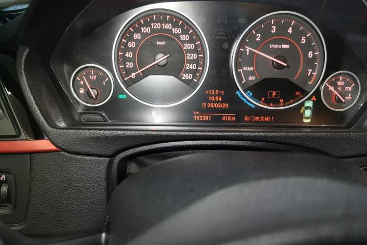 Used BMW 3 Series 2013 320i Sport Design Package Odometer Close Up