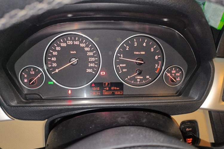 Used BMW 3 Series 2013 320i Sport Edition Odometer Close Up