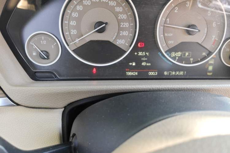 Used BMW 3 Series 2013 320Li Fashion Design Package Odometer Close Up