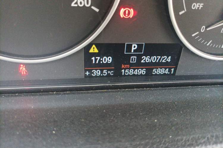 Used BMW 3 Series 2013 320i Active Edition Odometer Close Up