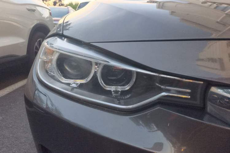 Used BMW 3 Series 2013 320i Sport Edition Right Front Headlight