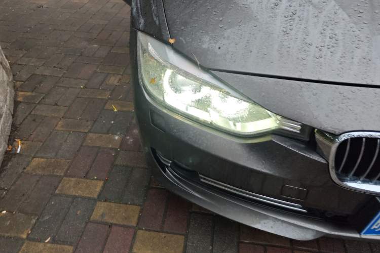 Used BMW 3 Series 2013 Facelifted 320Li Luxury Design Package Right Front Headlight