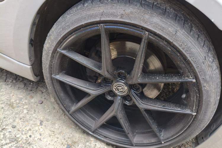 Used BMW 3 Series 2013 320Li Fashion Model Right Front Wheel Hub