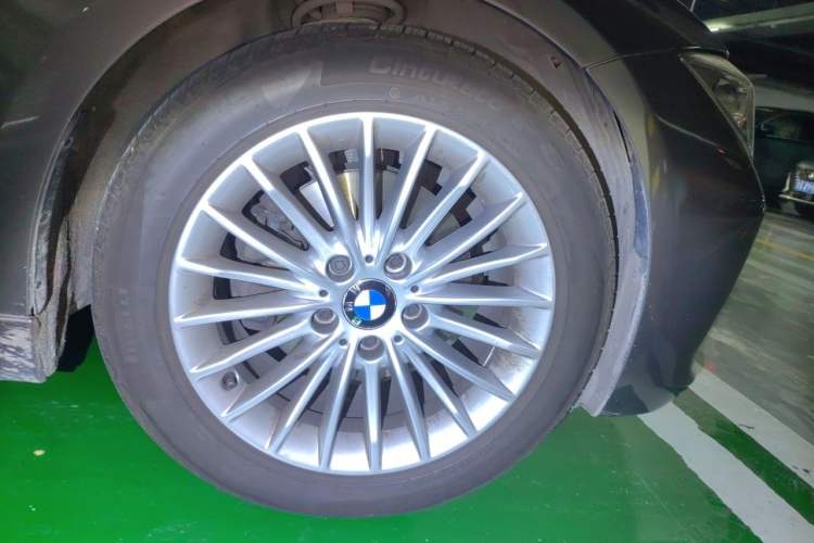 Used BMW 3 Series 2013 Facelift 320Li Fashion Design Package Right Front Wheel Hub