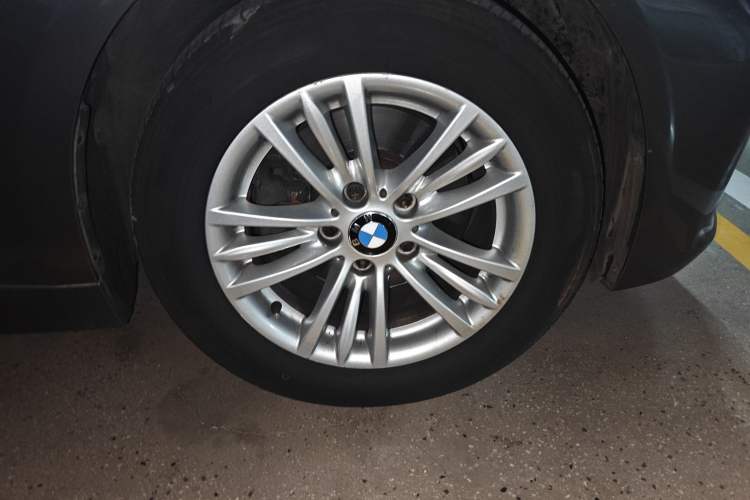 Used BMW 3 Series 2013 320Li Fashion Model Right Front Wheel Hub