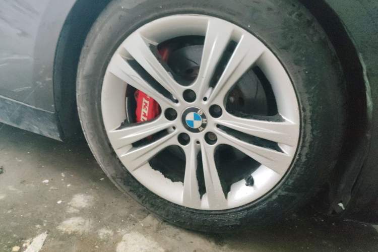 Used BMW 3 Series 2013 328i Sport Design Package Right Front Wheel Hub