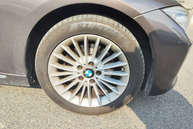 Used BMW 3 Series 2013 Facelifted 320Li Luxury Design Package Right Front Wheel Hub