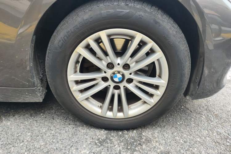 Used BMW 3 Series 2013 320Li Fashion Model Right Front Wheel Hub