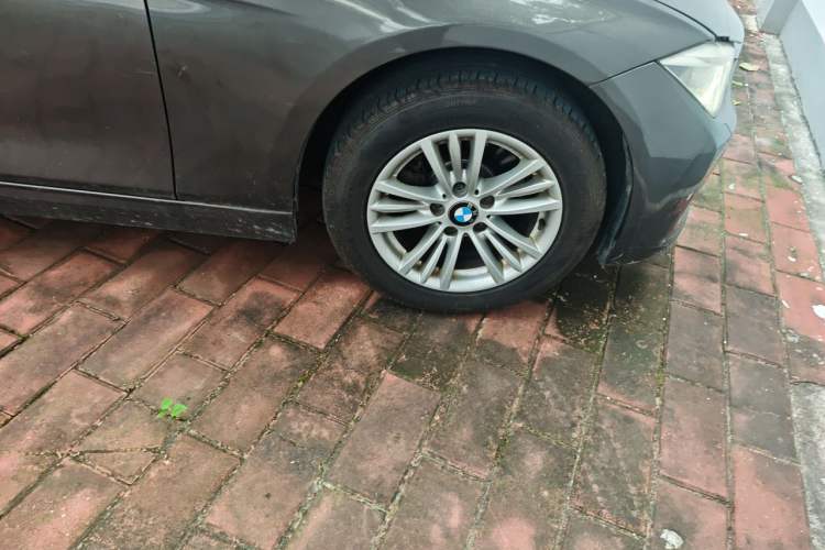 Used BMW 3 Series 2013 320Li Fashion Model Right Front Wheel Hub