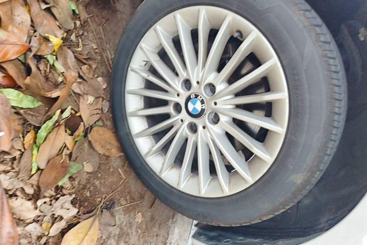 Used BMW 3 Series 2013 320Li Luxury Design Package Right Front Wheel Hub