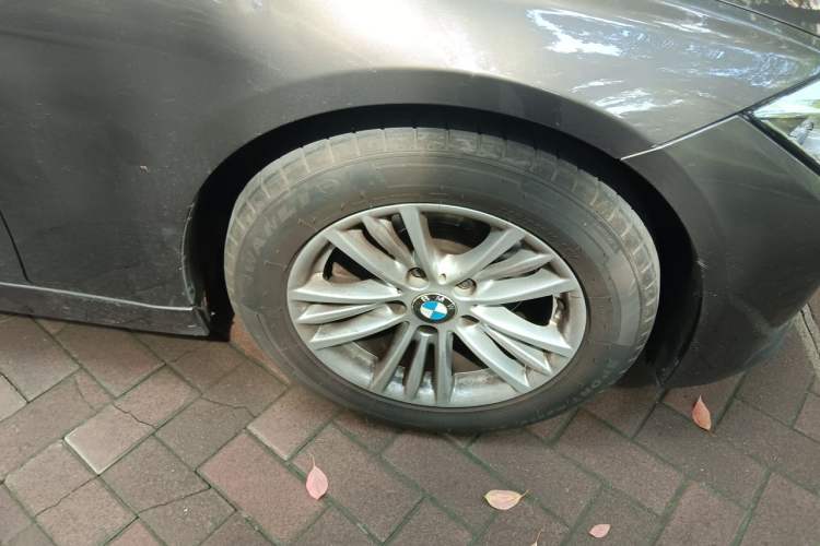Used BMW 3 Series 2013 320Li Fashion Model Right Front Wheel Hub