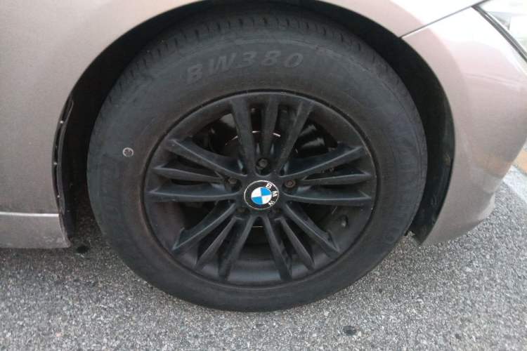 Used BMW 3 Series 2013 320Li Fashion Model Right Front Wheel Hub