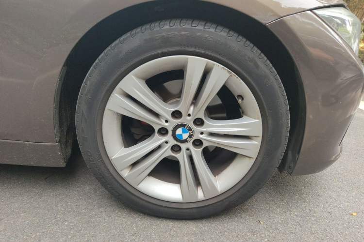 Used BMW 3 Series 2013 Restyled 320i Sport Design Package Right Front Wheel Hub