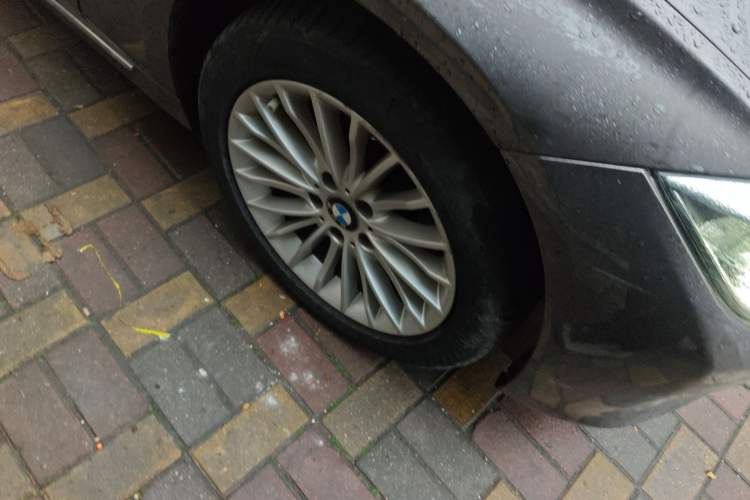 Used BMW 3 Series 2013 Facelifted 320Li Luxury Design Package Right Front Wheel Hub