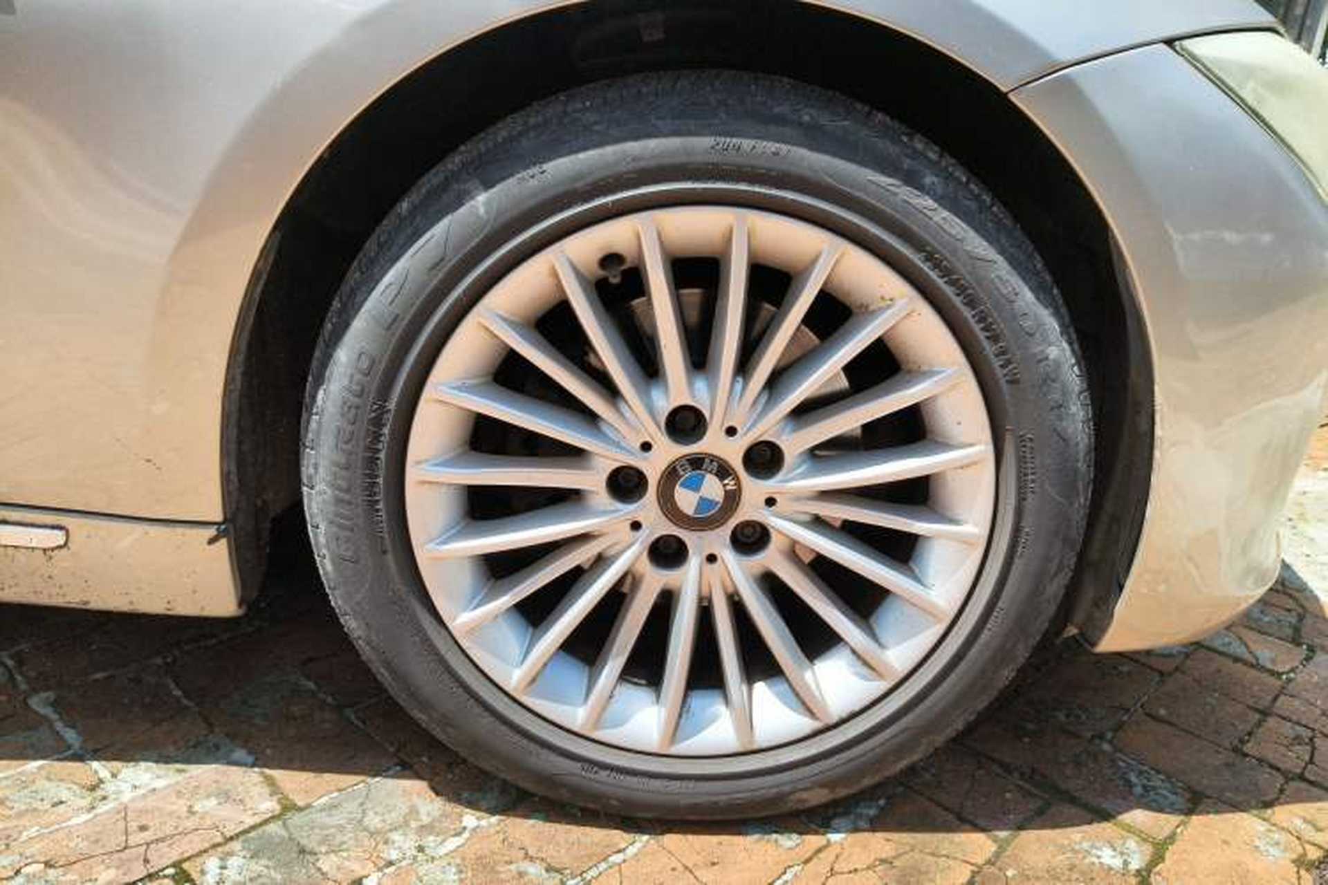 Used BMW 3 Series 2013 Facelifted 320Li Luxury Design Package Right Front Wheel Hub
