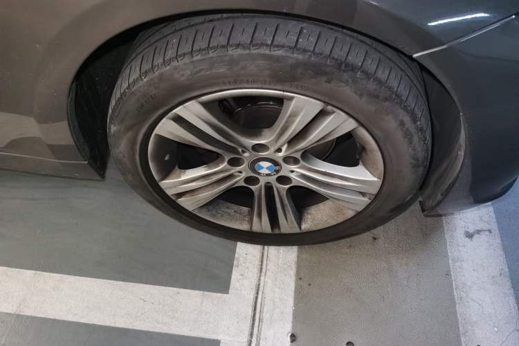 Used BMW 3 Series 2013 320i Sport Design Package Right Front Wheel Hub