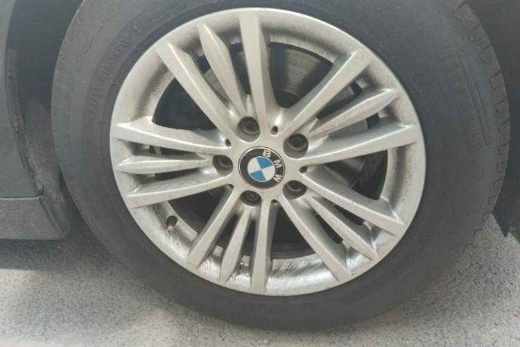 Used BMW 3 Series 2013 320Li Manual Model Right Front Wheel Hub