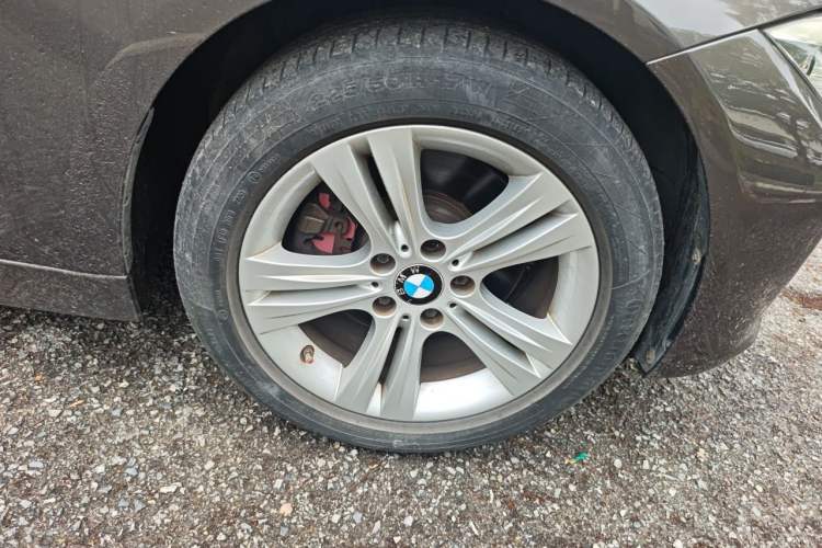 Used BMW 3 Series 2013 328i Sport Design Package Right Front Wheel Hub