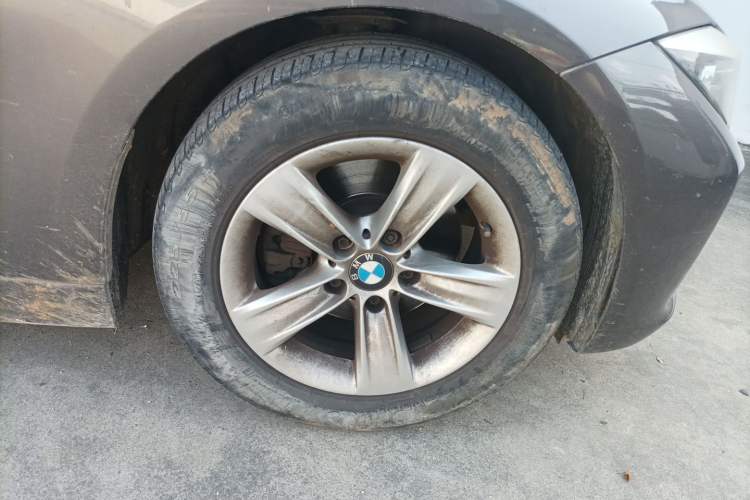 Used BMW 3 Series 2013 320i Active Edition Right Front Wheel Hub