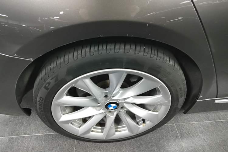 Used BMW 3 Series 2013 335Li Sport Design Package Right Rear Wheel Hub