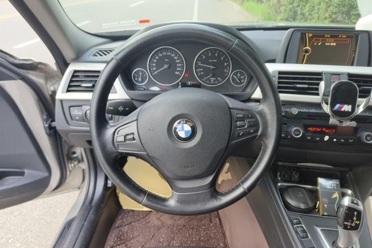 Used BMW 3 Series 2013 320Li Fashion Model Steering Wheel
