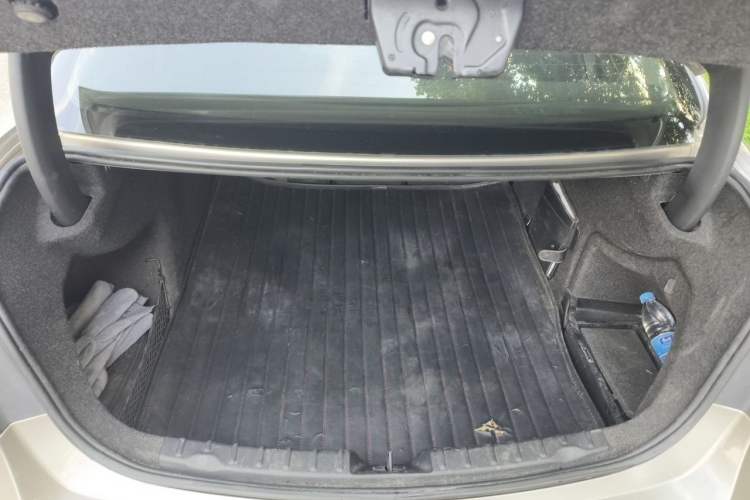 Used BMW 3 Series 2013 320Li Fashion Model Trunk
