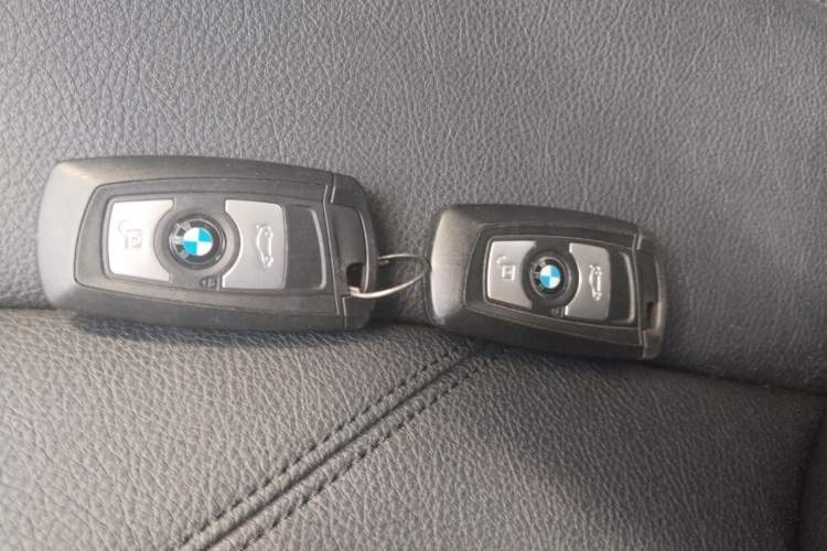 Used BMW 3 Series 2013 320Li Manual Model Vehicle Key