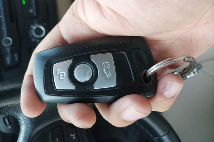 Used BMW 3 Series 2013 320i Active Edition Vehicle Key