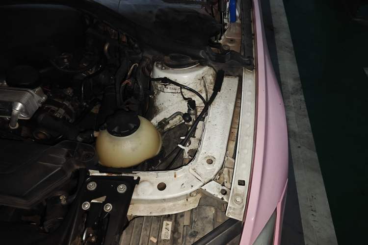 Used BMW 3 Series 2013 320i Sport Edition Engine Bay Left