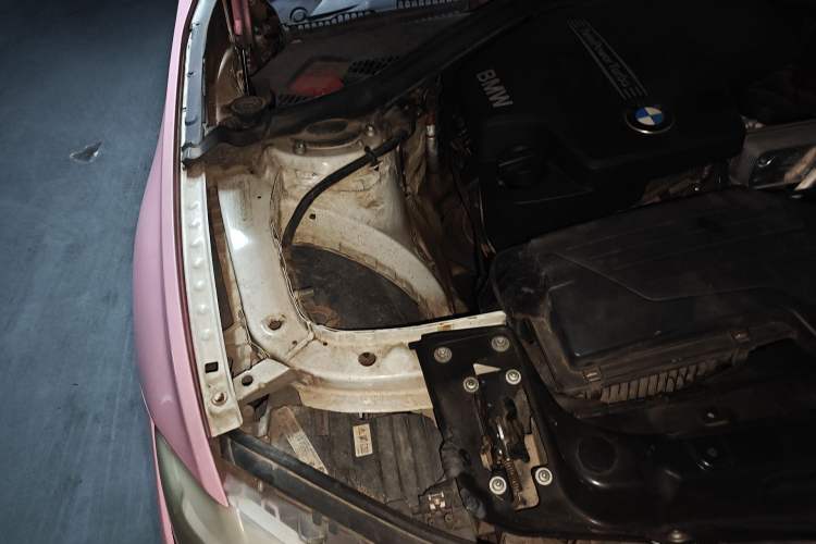 Used BMW 3 Series 2013 320i Sport Edition Engine Bay Right
