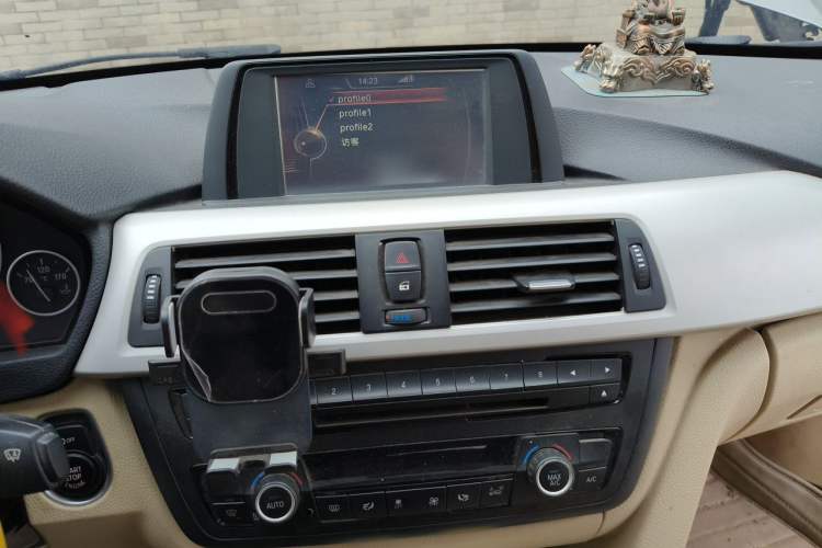 Used BMW 3 Series 2013 320Li Fashion Model Audio And AC Panel