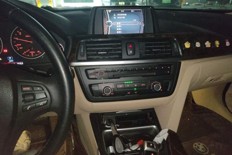 Used BMW 3 Series 2013 320Li Fashion Model Audio And AC Panel