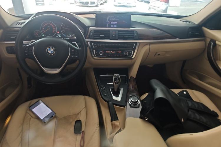 Used BMW 3 Series 2013 328Li Luxury Design Package Center Console