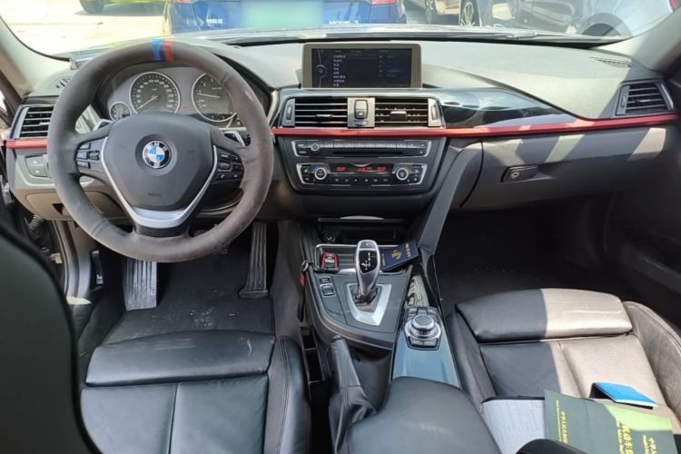 Used BMW 3 Series 2013 320i Sport Design Package Center Console