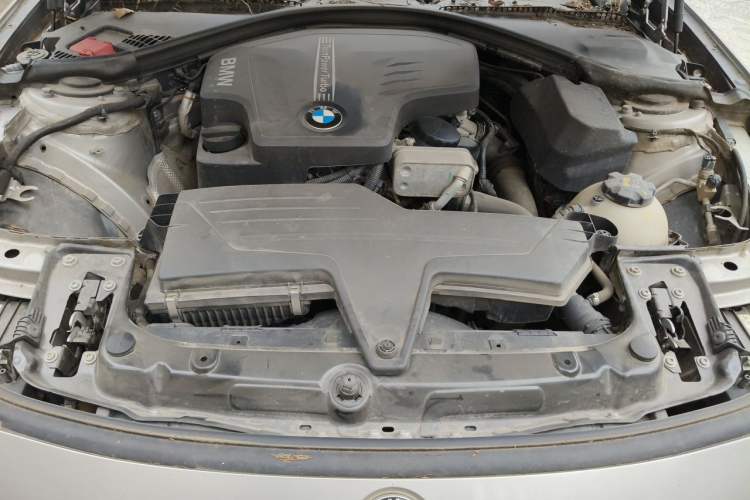 Used BMW 3 Series 2013 320Li Fashion Model Engine Bay